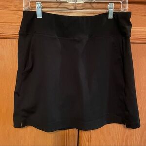 Vogo Black Athletic Skort size large
Pockets
Length 17”
Laying flat 15”